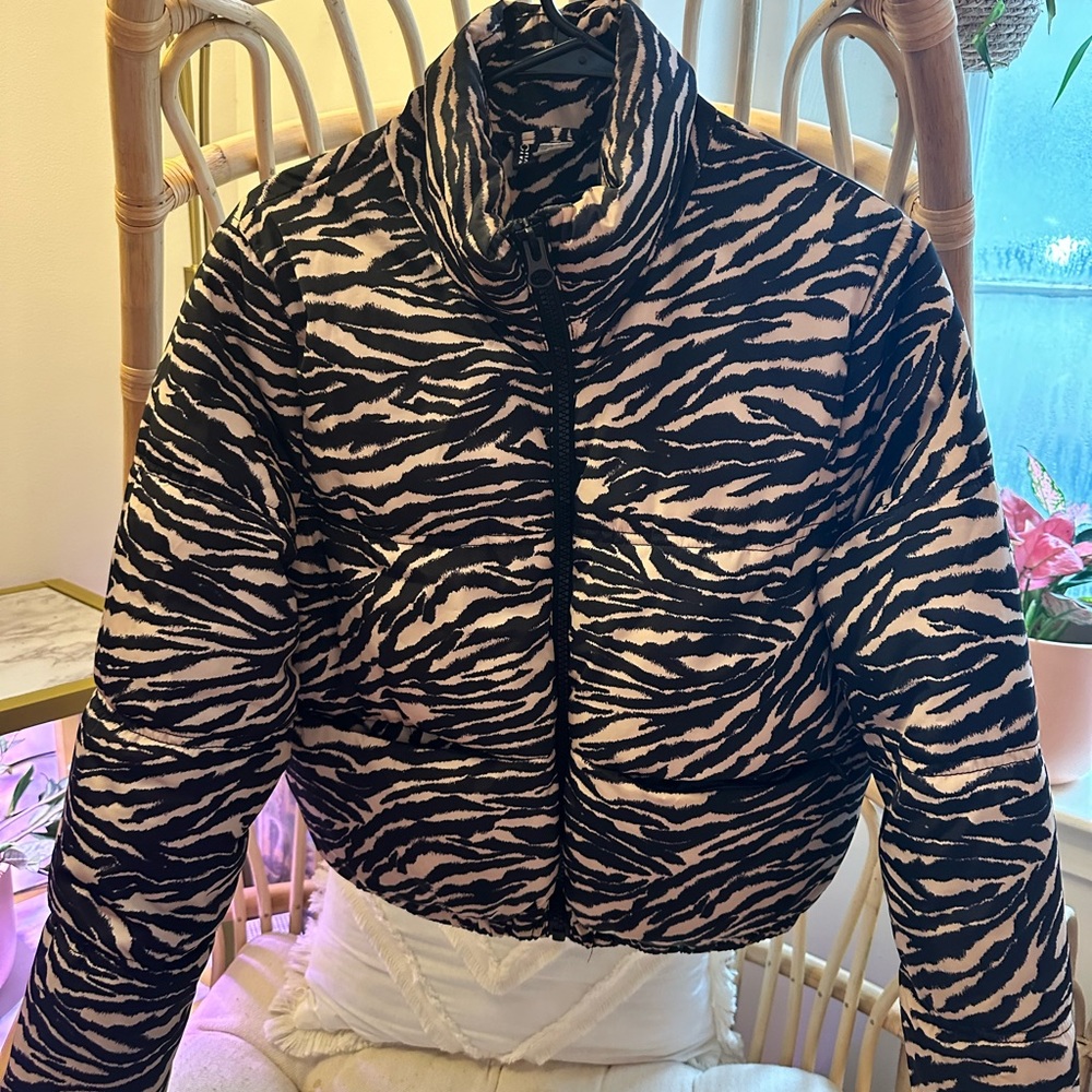 H&M Zebra Cropped Puffer Jacket - Small